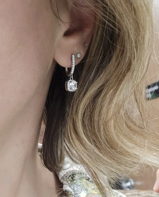 2CT Moissanite Huggie Hoop Earring photo review