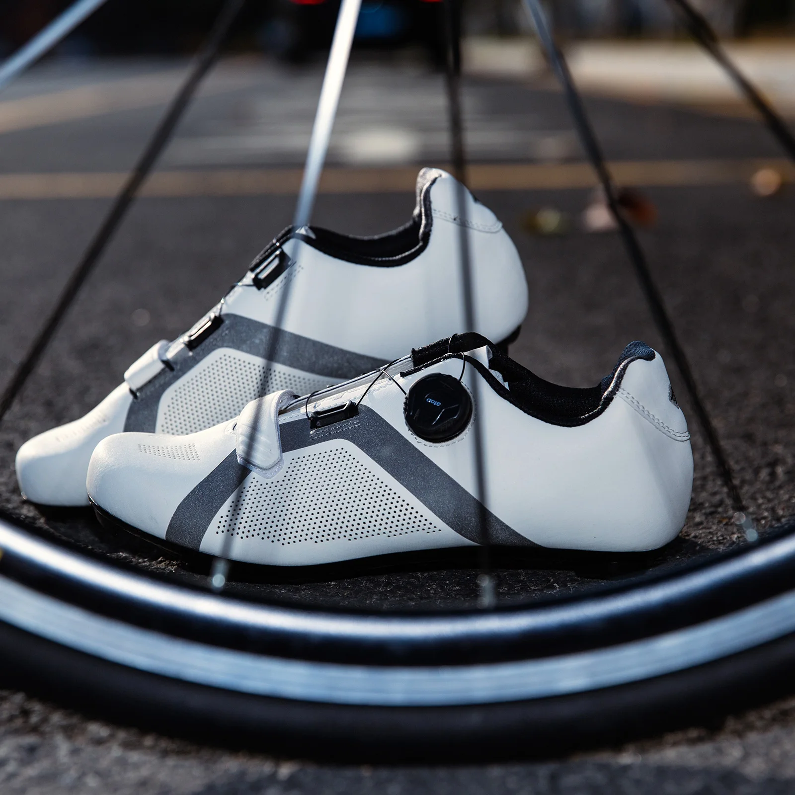Santic Cycling Lock Shoes Men Outdoor Sports MTB Bike Shoes Ladies Adjustable Casual Road Sneakers Comfortable Asian Size 5