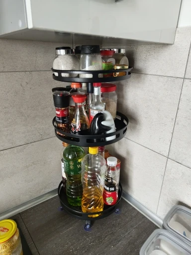 🧂 תבלינים בהישג יד בסטייל! 🔄 מתלה תבלינים מסתובב 360° מפלדת פחמן עמידה. ✨ מושלם לאחסון תבלינים, פחיות ואביזרי מטבח!