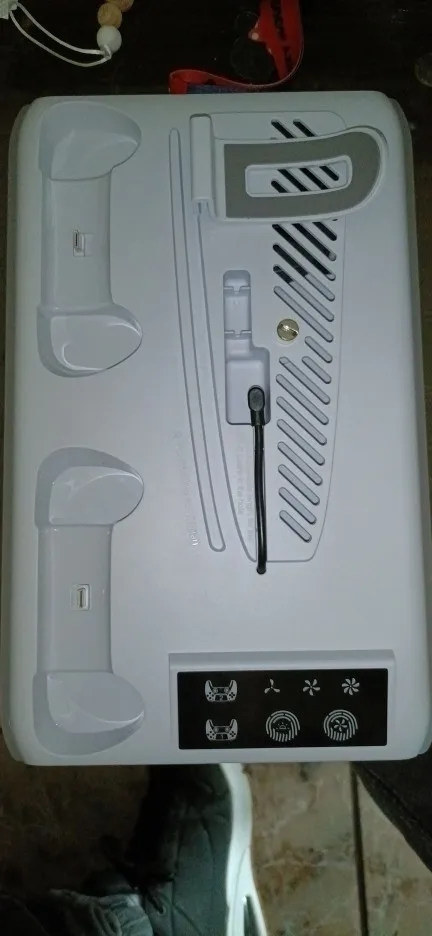 Soporte para PS5/PS5 Slim/PS5 Pro con gancho para auriculares, soporte de refrigeración y estación de carga de controlador para PS5 con ventilador de refrigeración de 3 niveles photo review