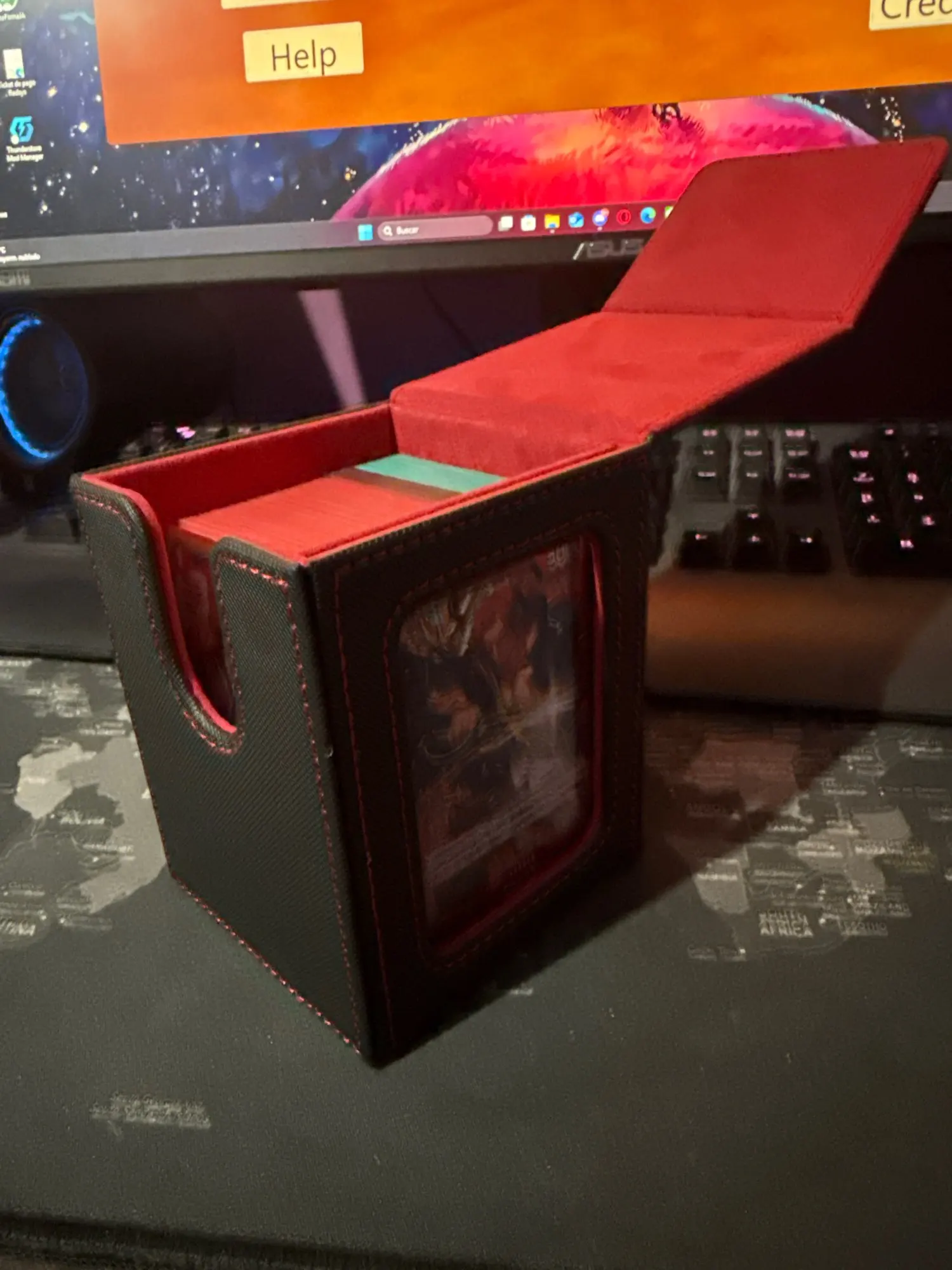 Caja de baraja de cartas con ventana de visualización, capacidad para 120 + tarjetas de una sola manga, cierre magnético, adecuada para tarjetas CCG, tarjetas de juego mágicas photo review