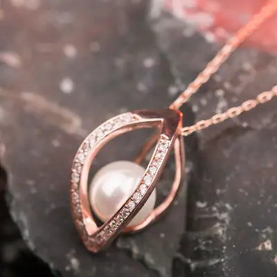 

White Pearl Necklace
