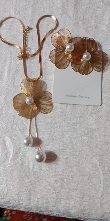 Pearl Pendant Flower Petal Jewelry Set - Snake Chain Choker & Earrings | Whaau photo review
