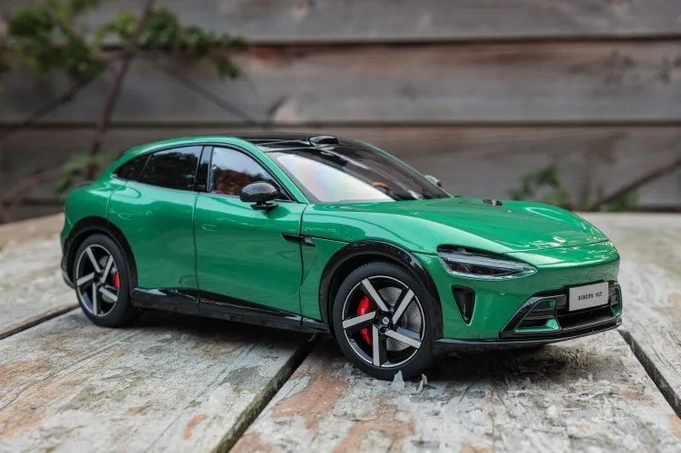 New In Stock Original Factory 1:18 Xiaomi Yu7 Alloy Miniature