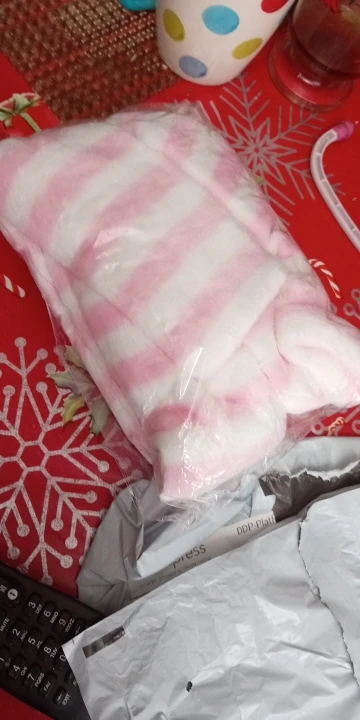 Kawaii Fluffy Neko Paw Scarf photo review