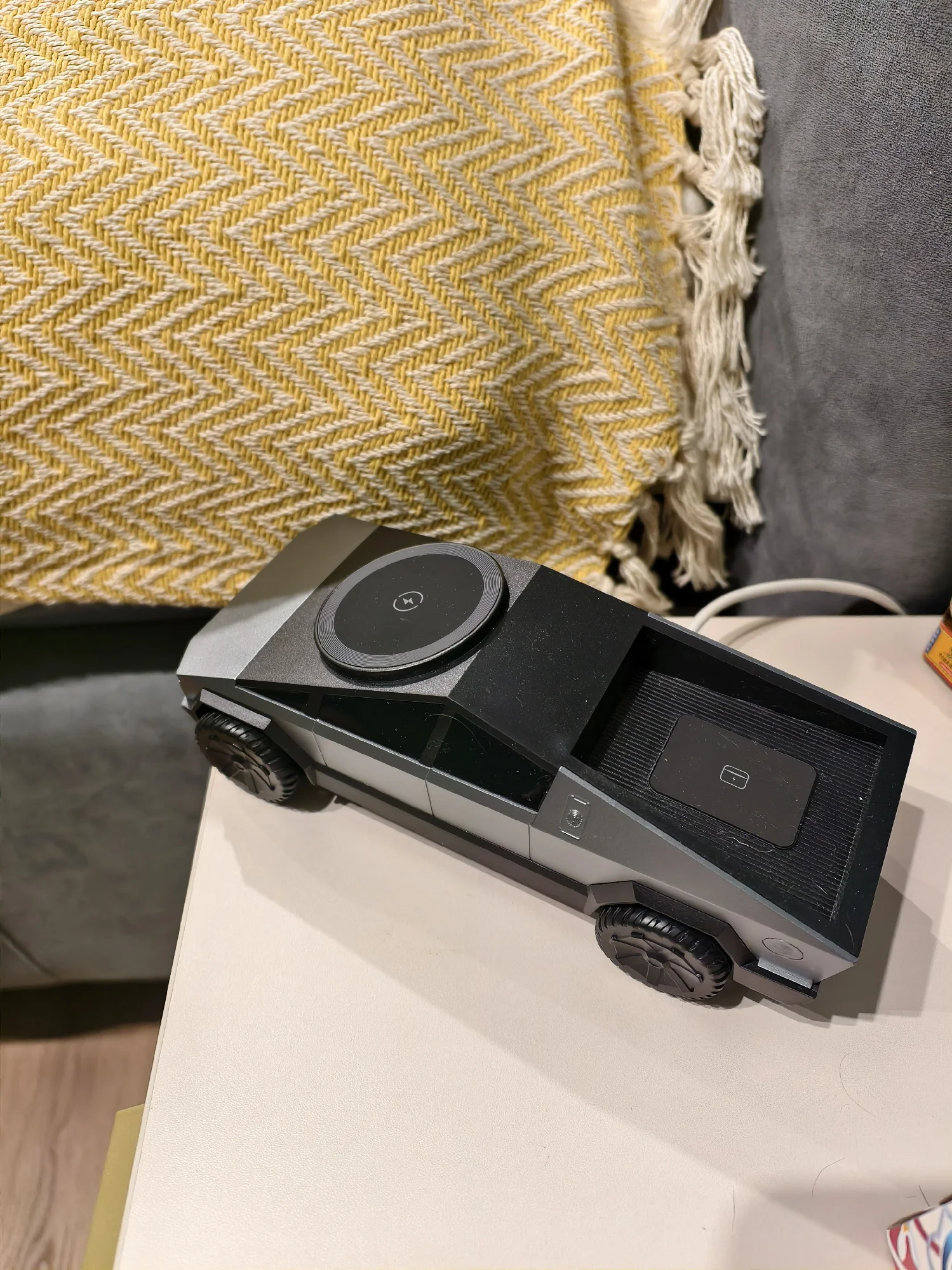 Housyfeel™ Cybertruck 3 in 1 Magnetic Fast Wireless Charger