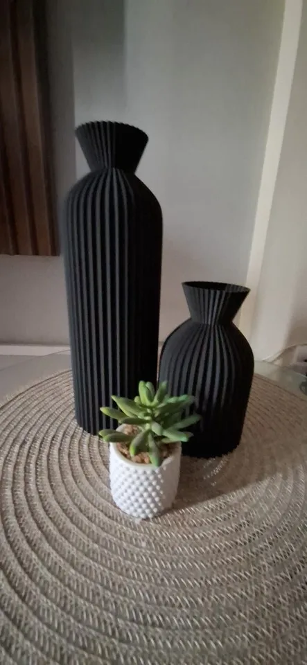 Elegant Black Plastic Vase - Boho Chic Decorative Centerpiece for Home, Office, and Living Room photo review