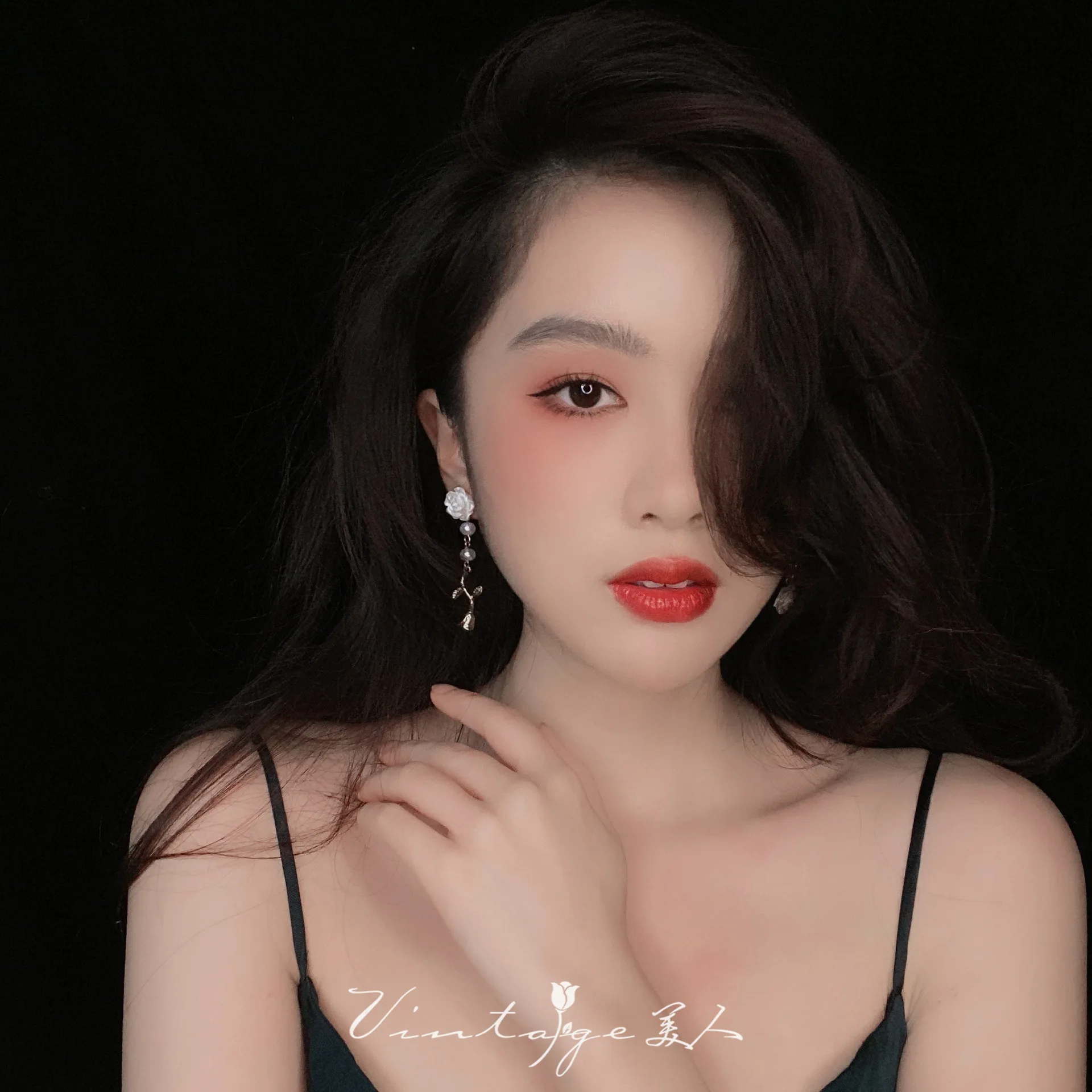 French retro elegant niche gentle asymmetric butterfly white rose earrings Sen series rose flower asymmetric earrings gift