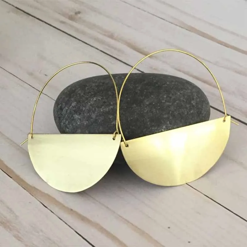

Brass half circle hoop earrings.Half earrings.Geometric earrings.Minimalist earrings.Half moon Hoops.Tribal Earring 귀걸이
