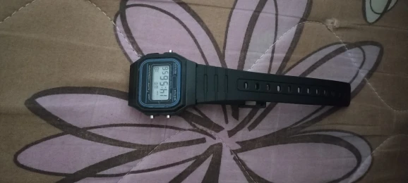 Sport LED Digital Watches for Men Simple Small Square Dial Electronic Watch Silicone Band photo review