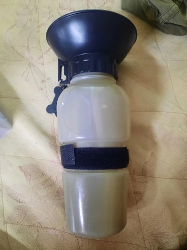 Squeeze‑to‑Drink Water Bottle – One‑Hand Hydration for Pets