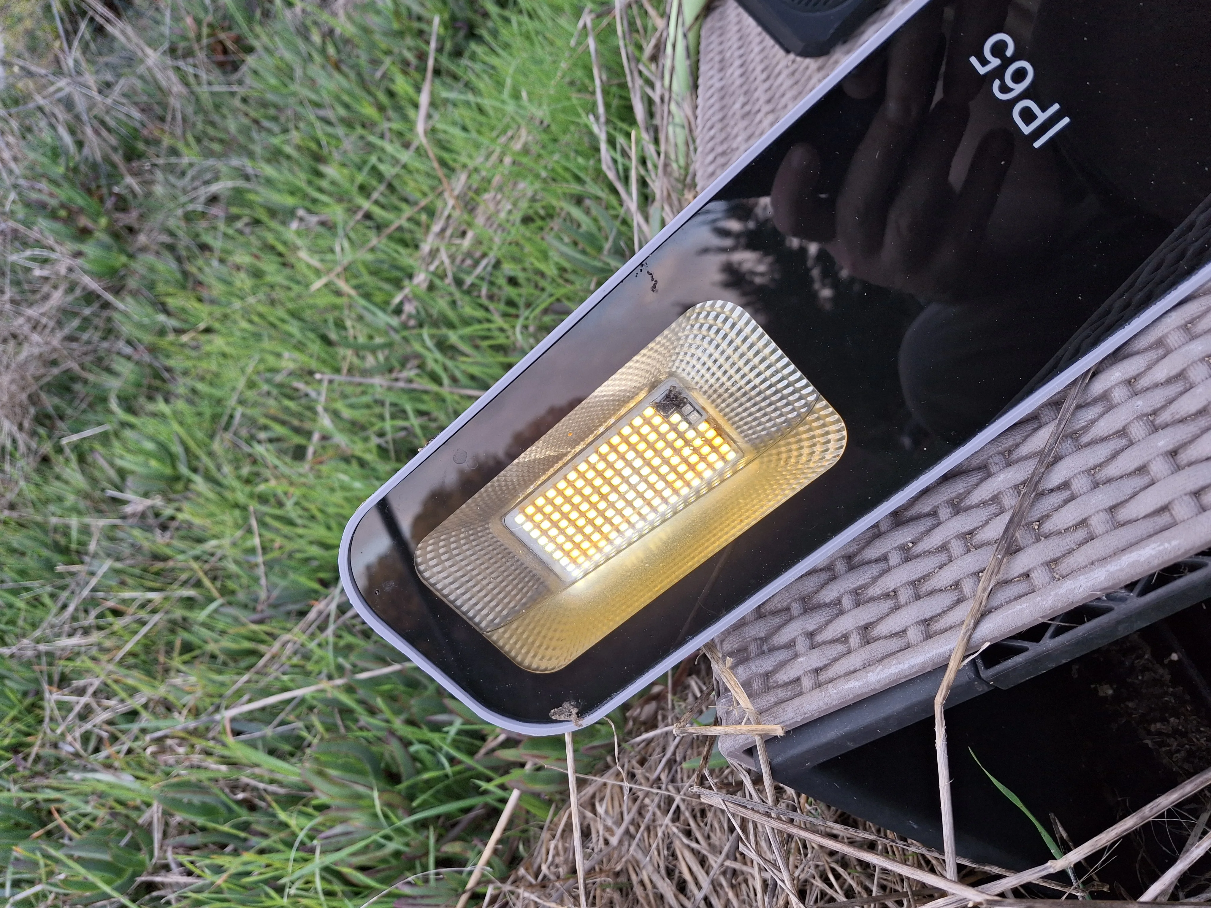 200 واط مصباح LED فائق السطوع مقاوم للماء يعمل بالطاقة الشمسية 6000 مللي أمبير