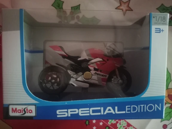 Maisto Ducati Panigale V4 S Corse 1:18 Scale Alloy Motorcycle Diecast Model Collectible Grade Gift Toy photo review