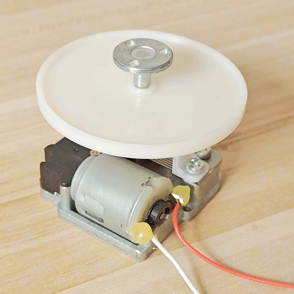 Electronic Music Box Mechanism With Rotating Shaft And Plate In Contrary Direction 1.5V
