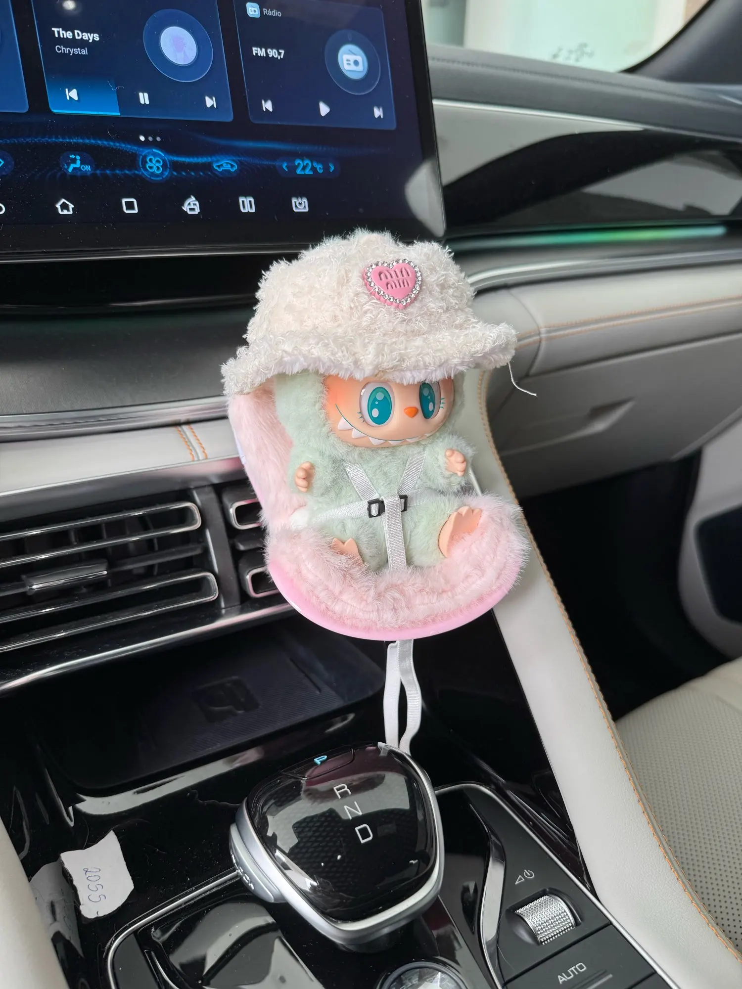 Labubu Doll Accessories: 15/17CM Car Safety Seat Air Vent Aromatherapy Decor photo review
