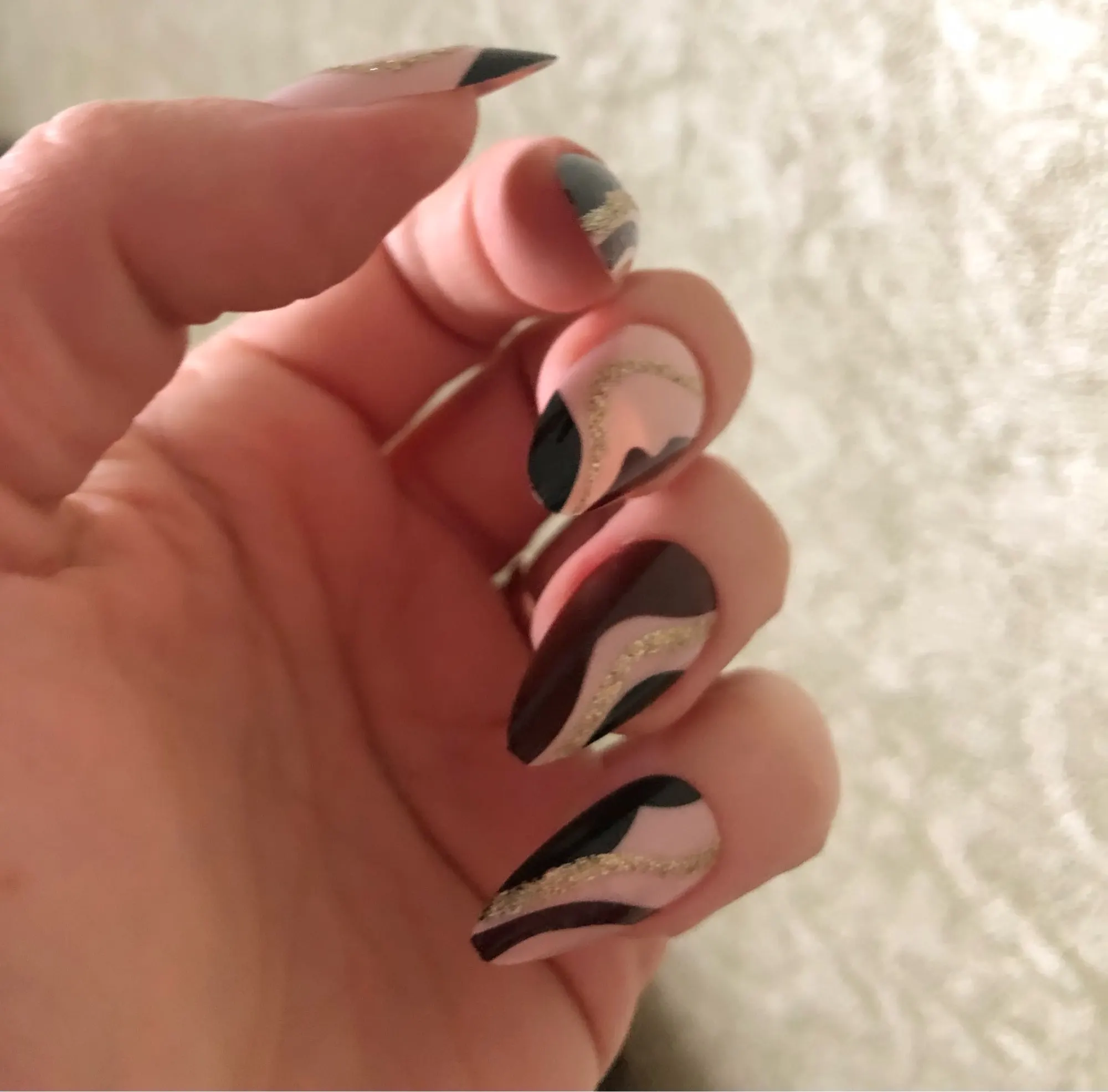 24st Ovalt huvud Falska naglar Rosa Mandel Konstgjorda falska naglar med lim Full Cover Nail Tips Press på naglar DIY Manikyrverktyg