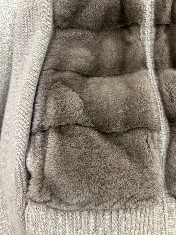 Elegant cashmere zipped cardigan with genuine mink fur