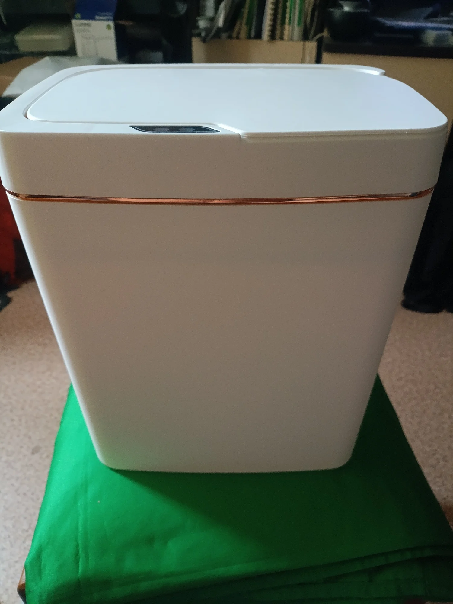 Intelligent Induction Trash Bin, Household Large Office, Restroom, Living Room, Kitchen, Simple and Creative Trash Bin with Lid photo review