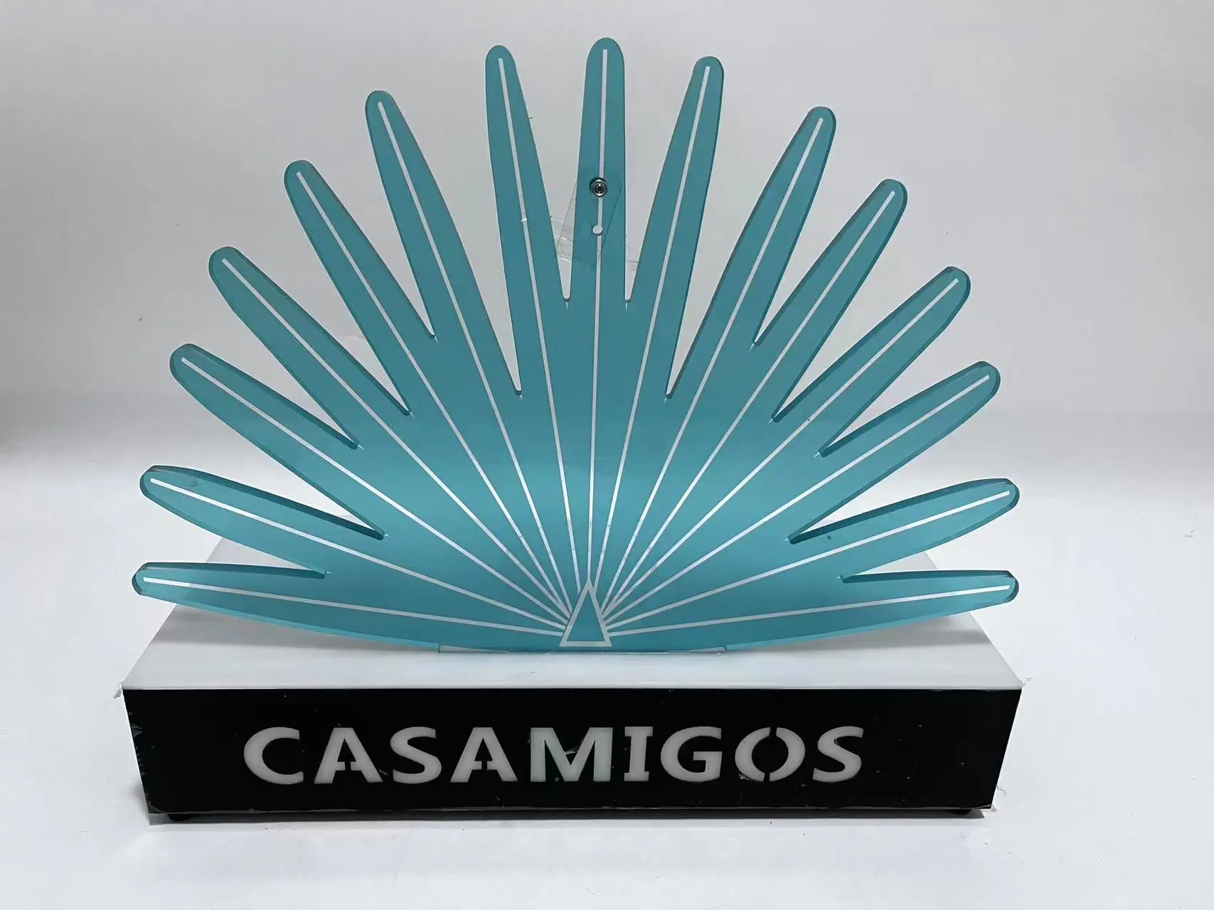 Рисунок 2 - Презентатор бутылок CASAMIGO светодиодный
