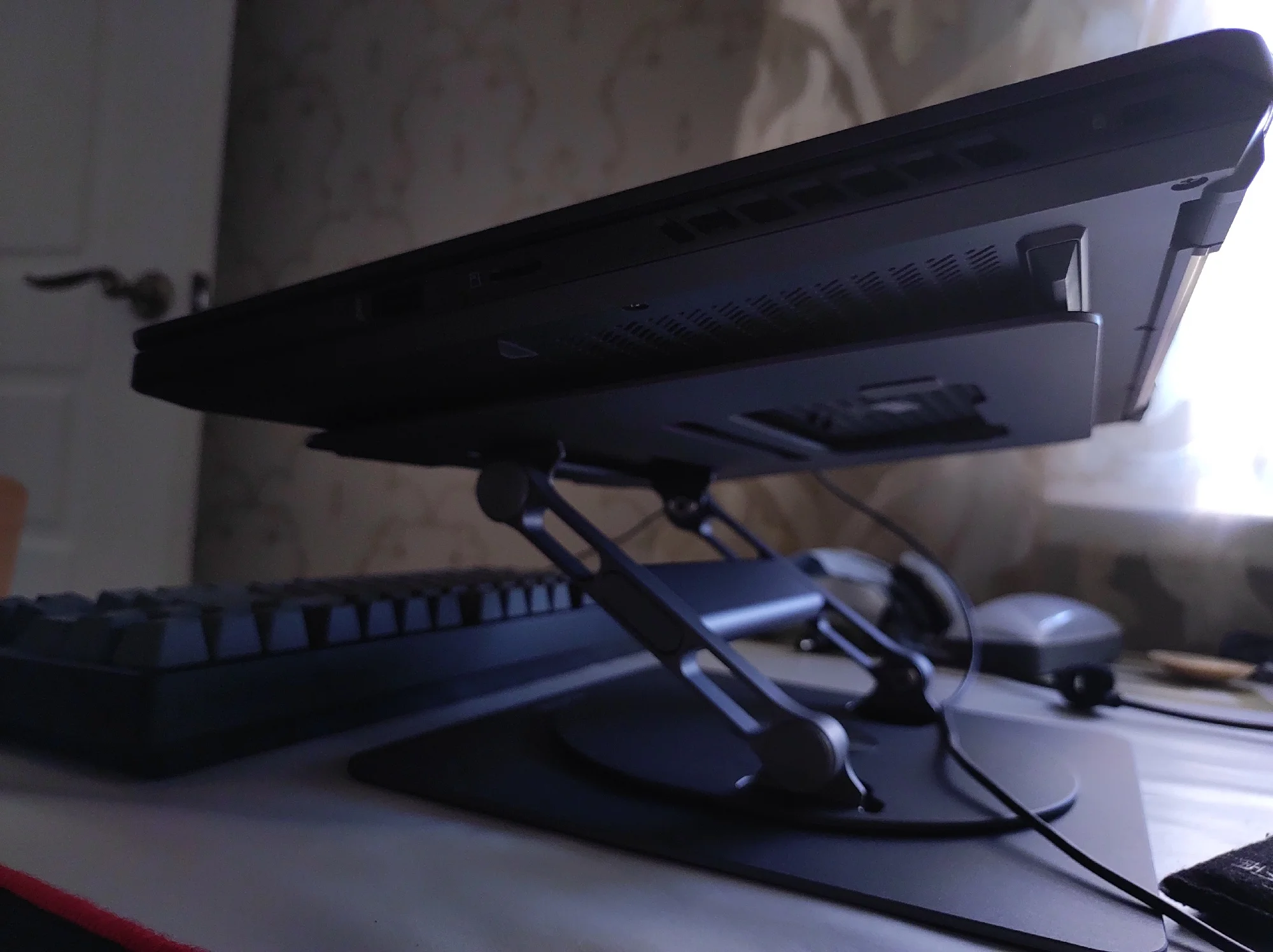 Aluminum Alloy Laptop Stand photo review