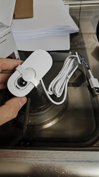 Logitech Brio 90 HD 1080p webcam with automatic light balancing, integrated privacy shutter, and built-in microphone Webcam photo review