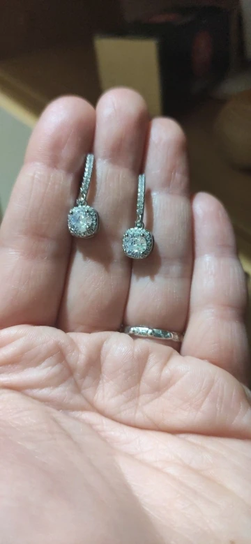 2CT Moissanite Huggie Hoop Earring photo review