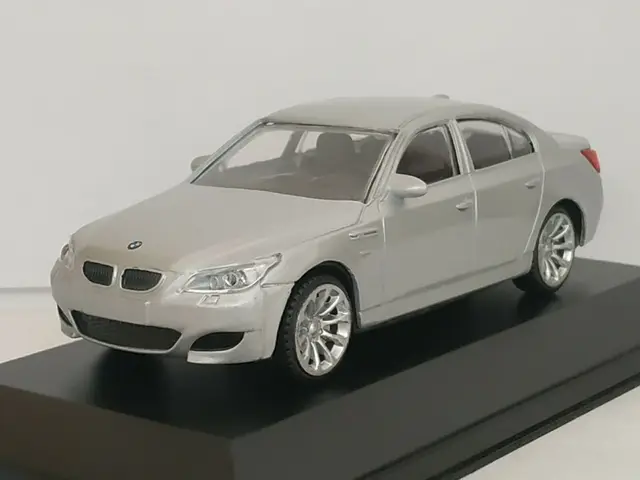 Bmw 5 Series M5 E60 1/43 Metal Car Scale - Railed/motor/cars/bicycles -  AliExpress