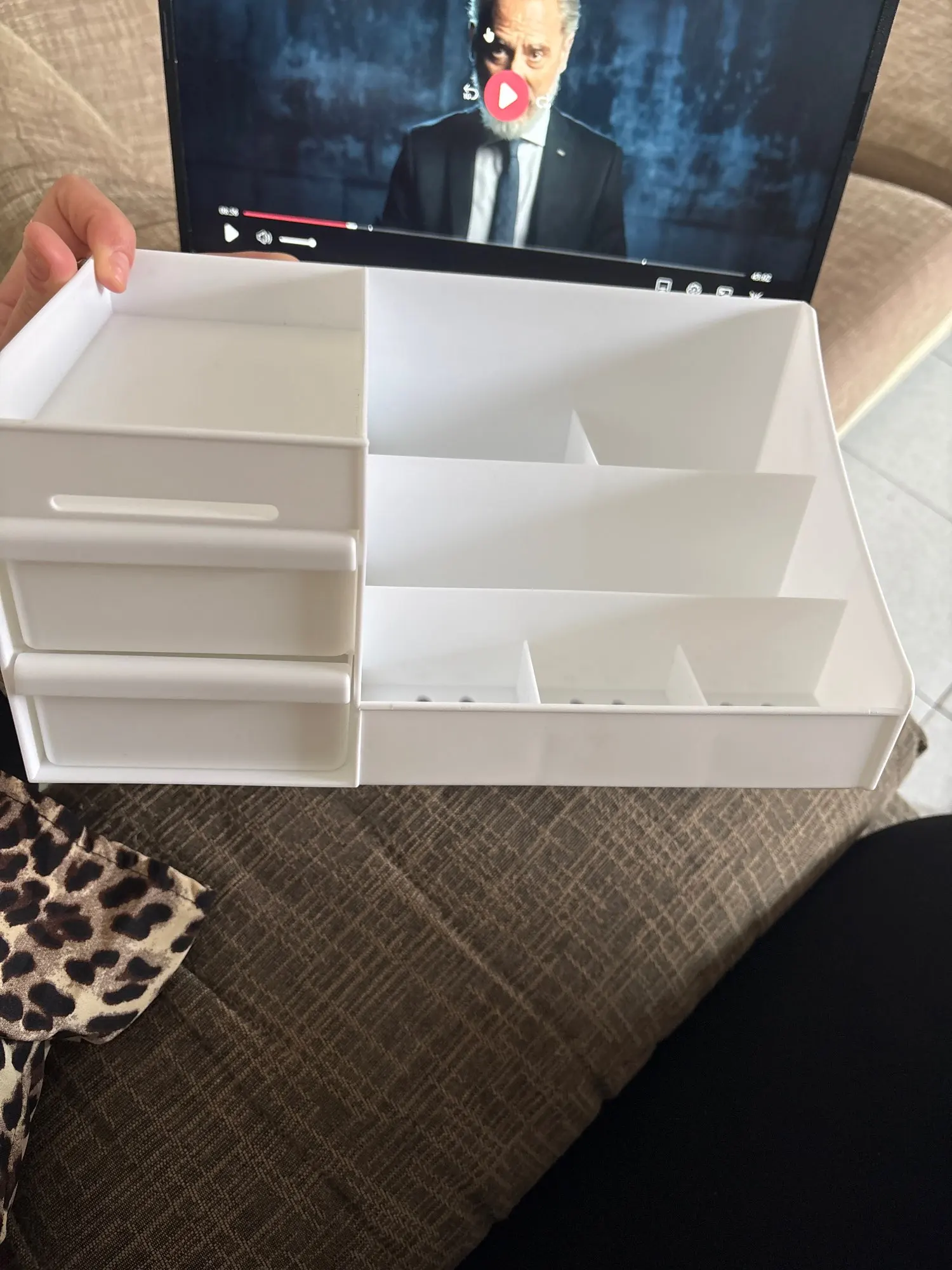 Nueva caja de almacenamiento de maquillaje con cajones para dormitorio, estantería de plástico para cosméticos, tocador para el cuidado de la piel photo review