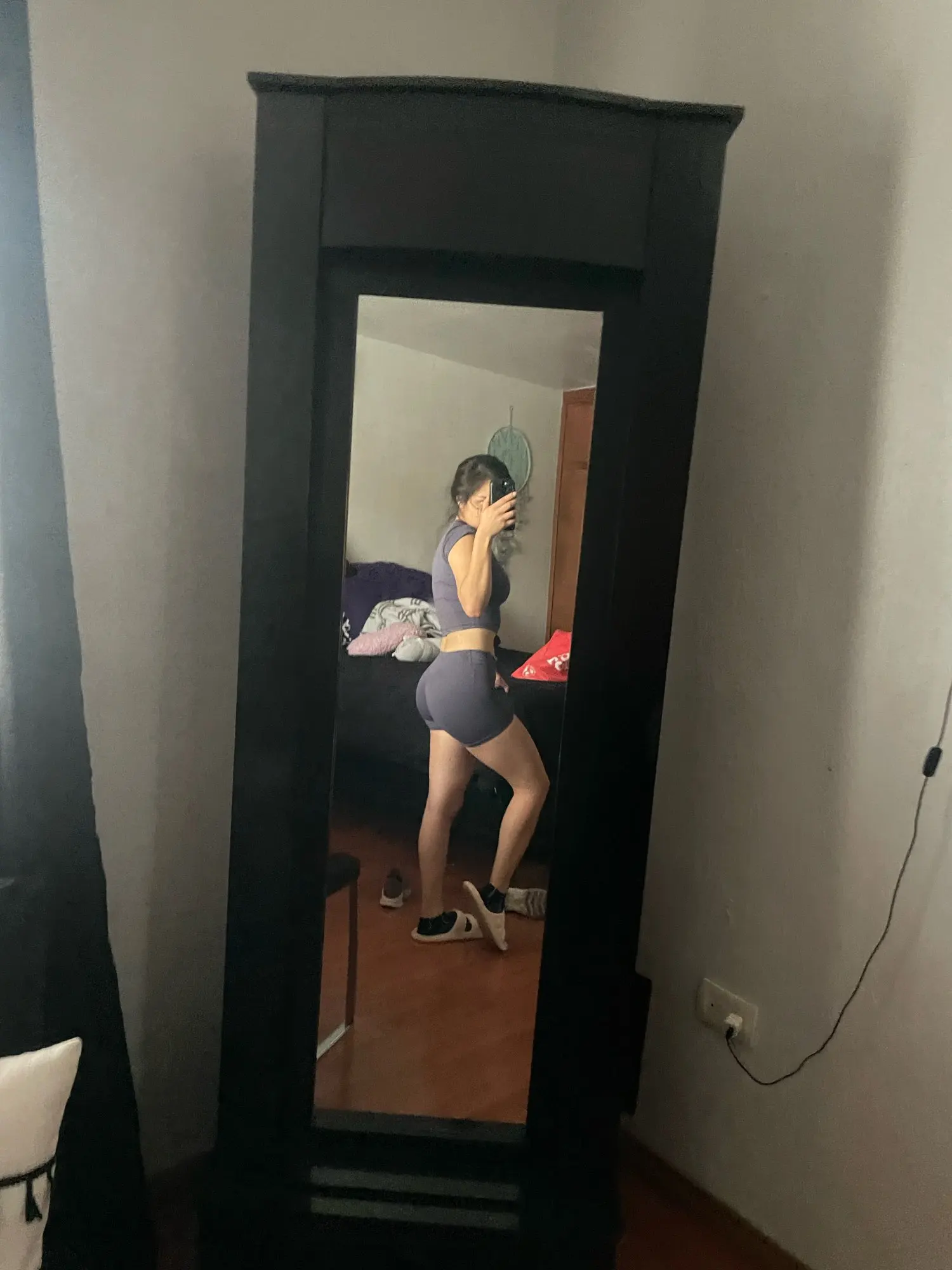 Stylish Women's Yoga Set: Luxurious Crop Top & High-Waist Leggings photo review