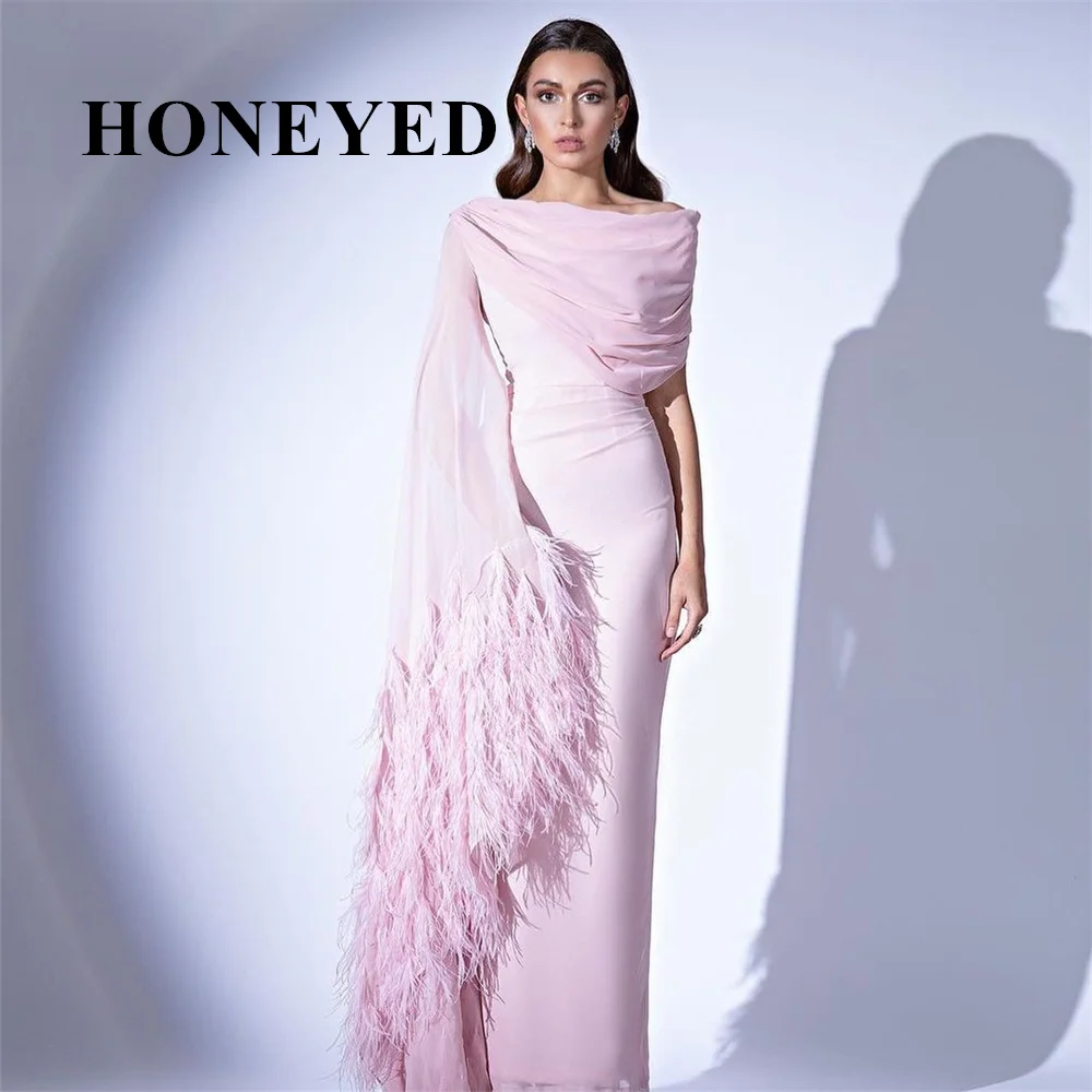 

HONEYED 2024 элегантное арабское платье с оборками розовое шифоновое длинное платье для выпускного вечера с рукавами-крылышками и длинными кисточками из перьев вечерние платья русалки
