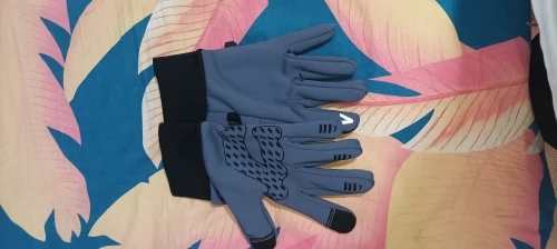 FrostShield Handschuhe – Warm, Wasserdicht & Reflektierend für jedes Winterabenteuer photo review