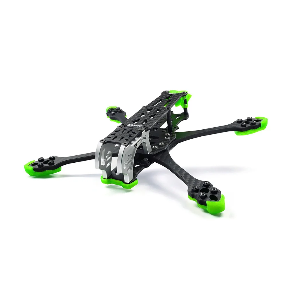 Vue rapprochée de la caméra 4K du Drone de Course Pro 2, montrant son objectif grand-angle et son stabilisateur.