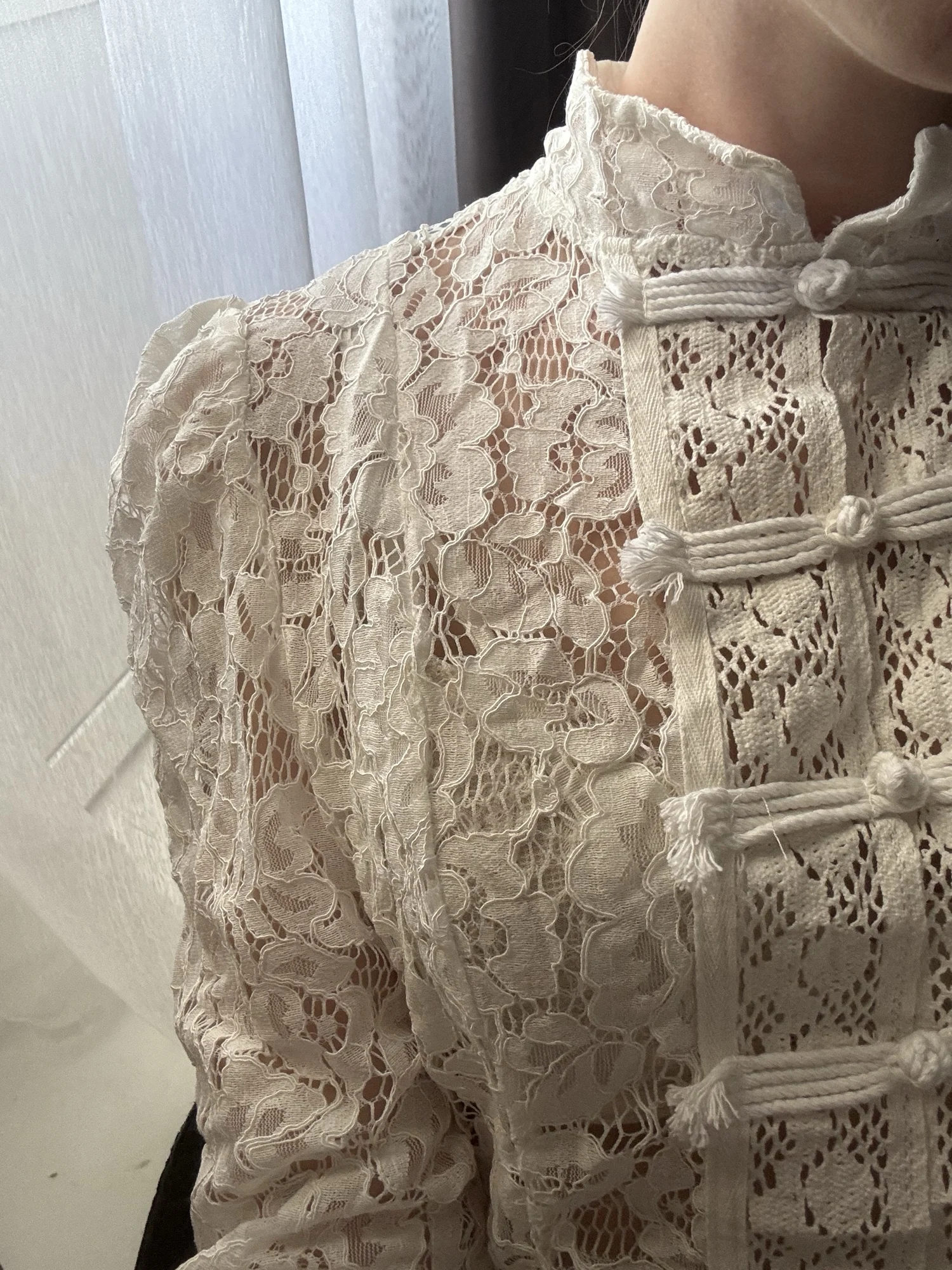 Women's Elegant Embroidery Puff Sleeve Lace Blouse photo review