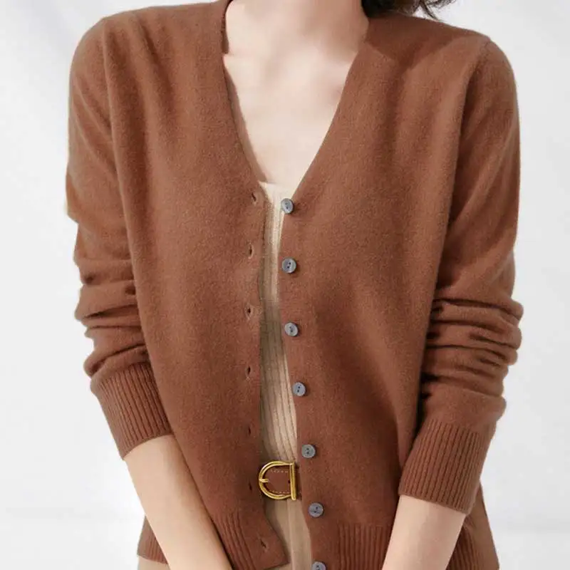 Soft slim-cut-in-the-back-to-the-back-to-the-back-to-the-back-to-the-back-to-the-back-to-the-top-off-the-soft-slim-on-the-Brown-