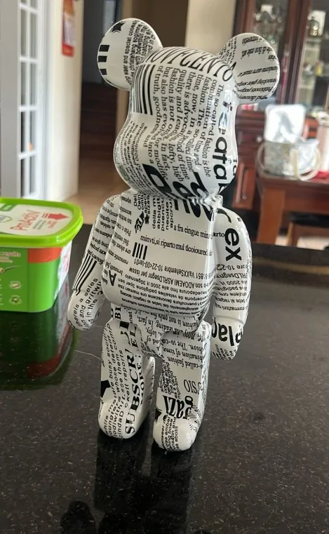 Urban Chic: 27cm Graffiti Bear Figurine - A Modern Artistic Touch for Home Décor photo review