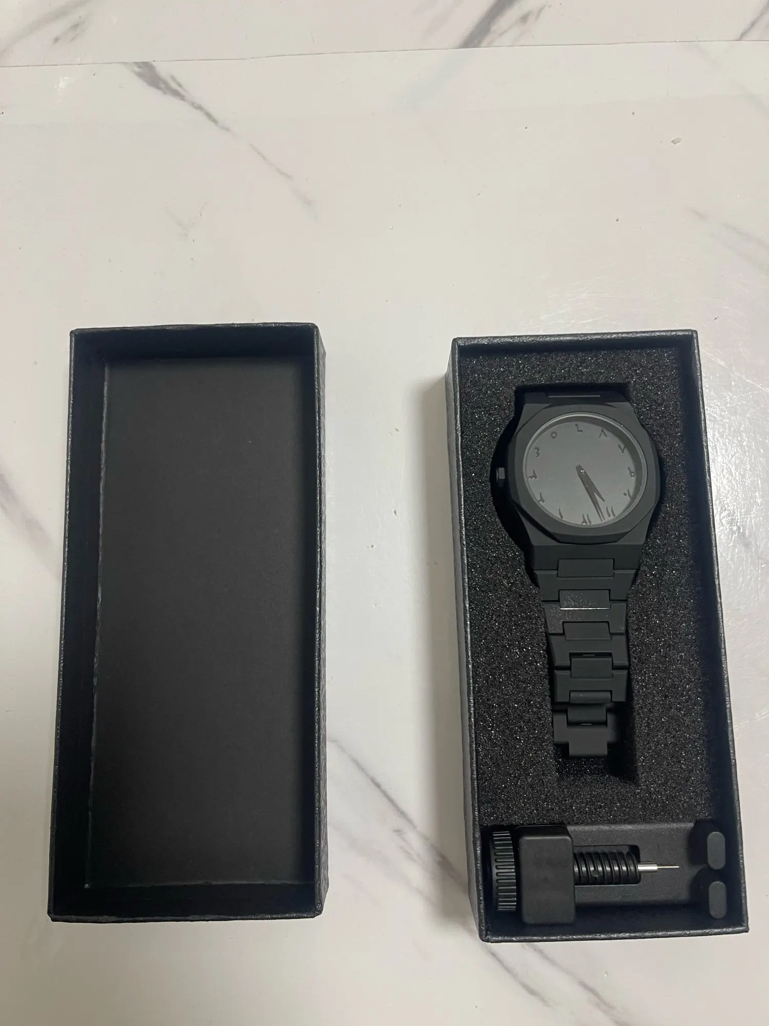 Ciiio™ Unisex Silicone Watch – Minimalist, Waterproof, Everyday Style