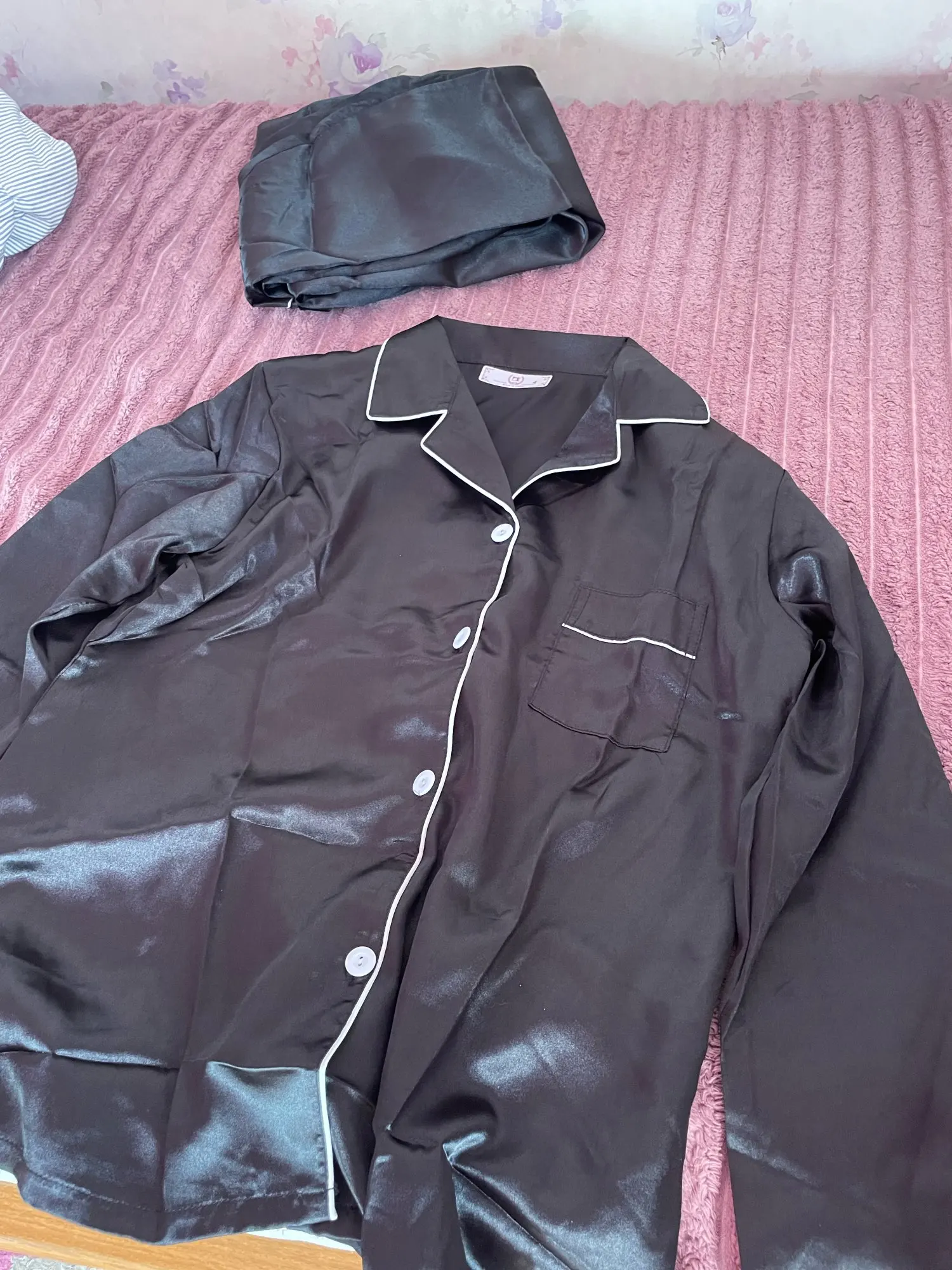 Plus Size Luxurious Silk Pajamas for All Seasons Comfort photo review