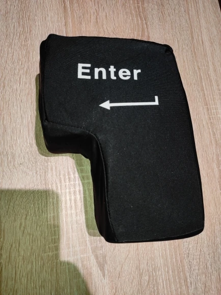 MegaKey – Der überdimensionale Stressabbau-Knopf für dein Büro photo review