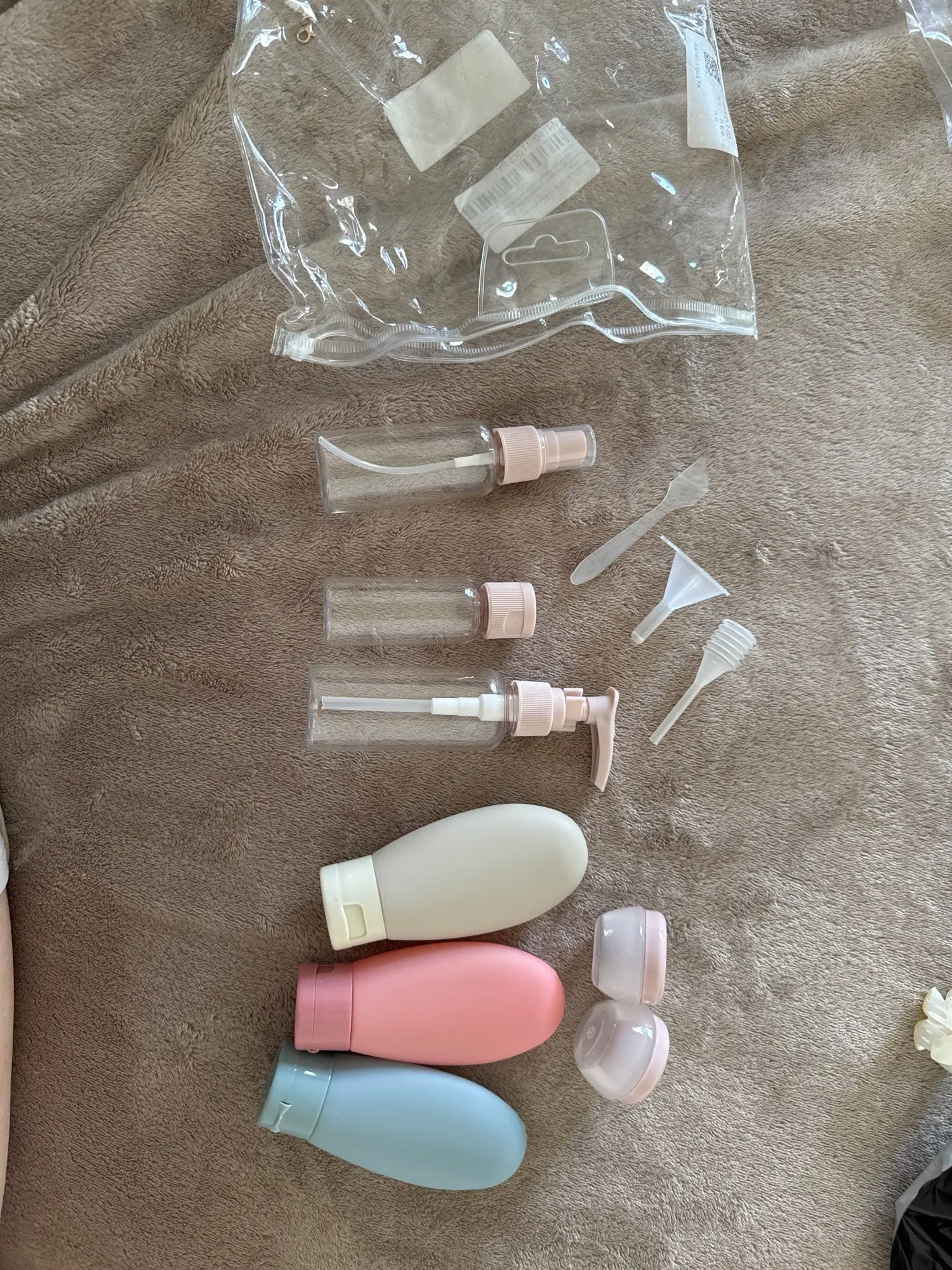 Kit 11 Bouteilles de Voyage avec Pochette – Contenants Liquides & Crèmes