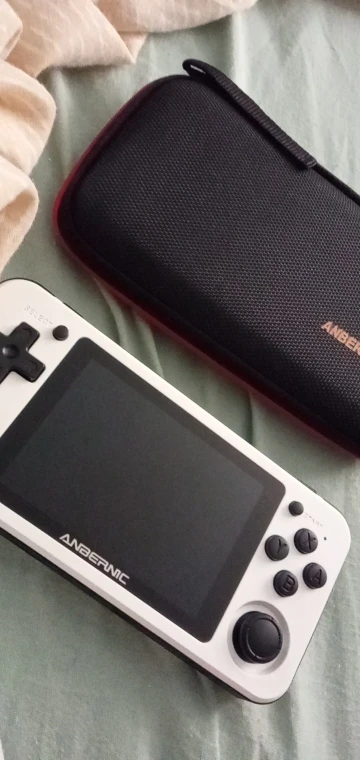 Console Rétro ANBERNIC RK3326 64G – Écran IPS 3.5", 2400 Jeux, Open Source, Portable photo review