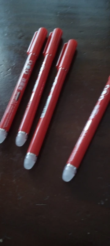 4 Uds. Bolígrafos borrables al calor de 0,7 MM, punta de bala, bolígrafo de Gel borrable sensible al calor de colores, escritura suave, tinta negra, azul, roja y verde photo review