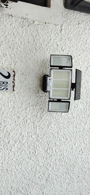 Projecteur solaire LED à 3 têtes