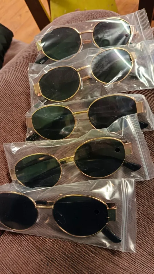 Trendy Oval Metal Frame Sunglasses - Classic Unisex Eyewear photo review