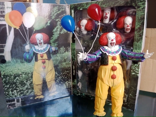 IT Original Pennywise Collector's Edition | Articulated Action Figure