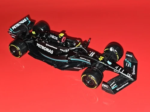 Bburago 1:43 Mercedes-AMG Petronas F1 Team W14 2023 #44 Hamilton #63 George Russell Alloy Car Die Cast Model Toy Collectible photo review