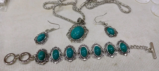 Turquoise Jewellery Set | Bracelet, Necklace & Earrings photo review