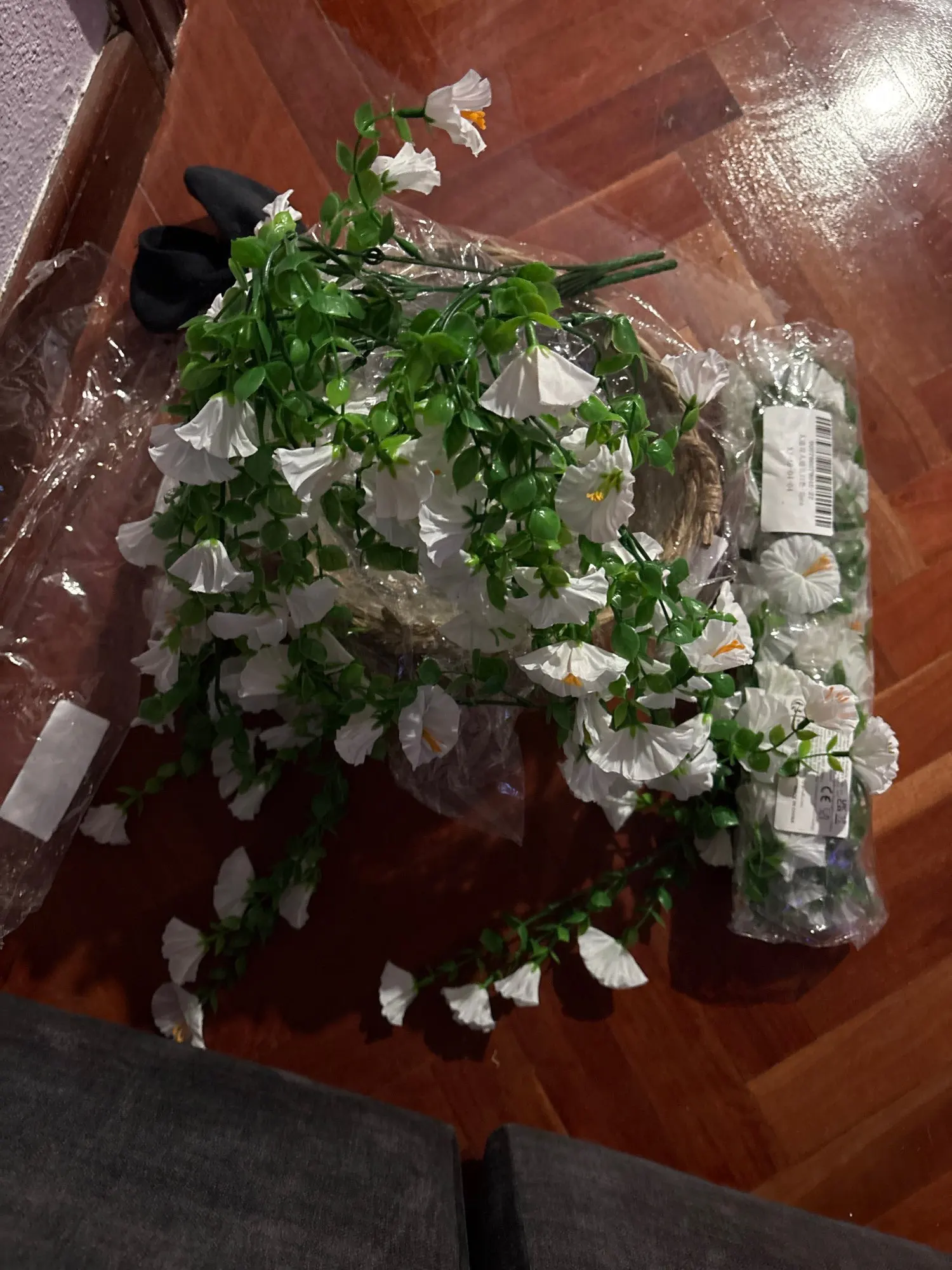 Artificial Flower New Artificial Hanging Flowers and Plants Easter Decoration 2025 UV-resistant and Realistic Room Decor Wedding photo review