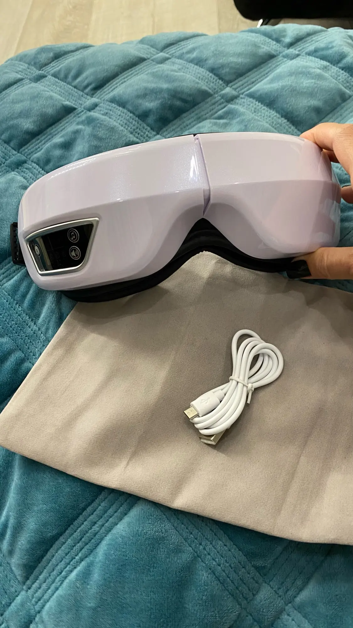 6D Eye Massager with Hot Compress and Bluetooth photo review