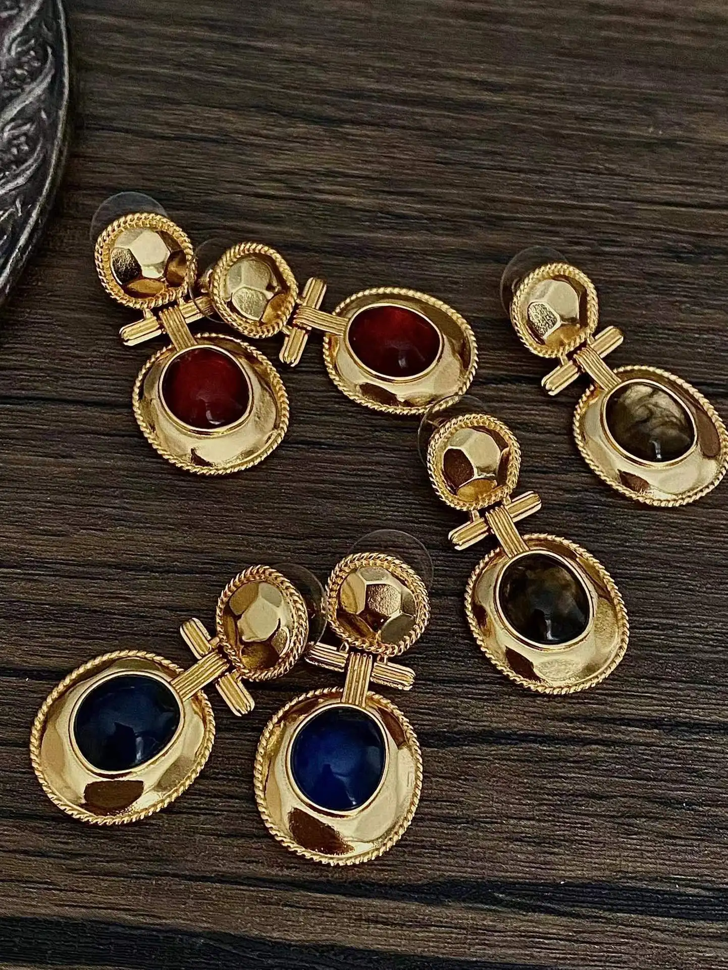 

Модные крупные металлические геометрические серьги в стиле ретро