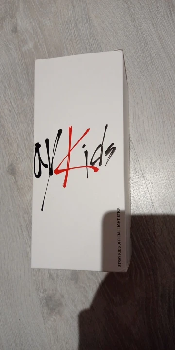  STRAY KIDS OFFICIAL LIGHT STICK. 1ea Light Stick+1ea Strap  K-POP SEALED: CDs y Vinilo